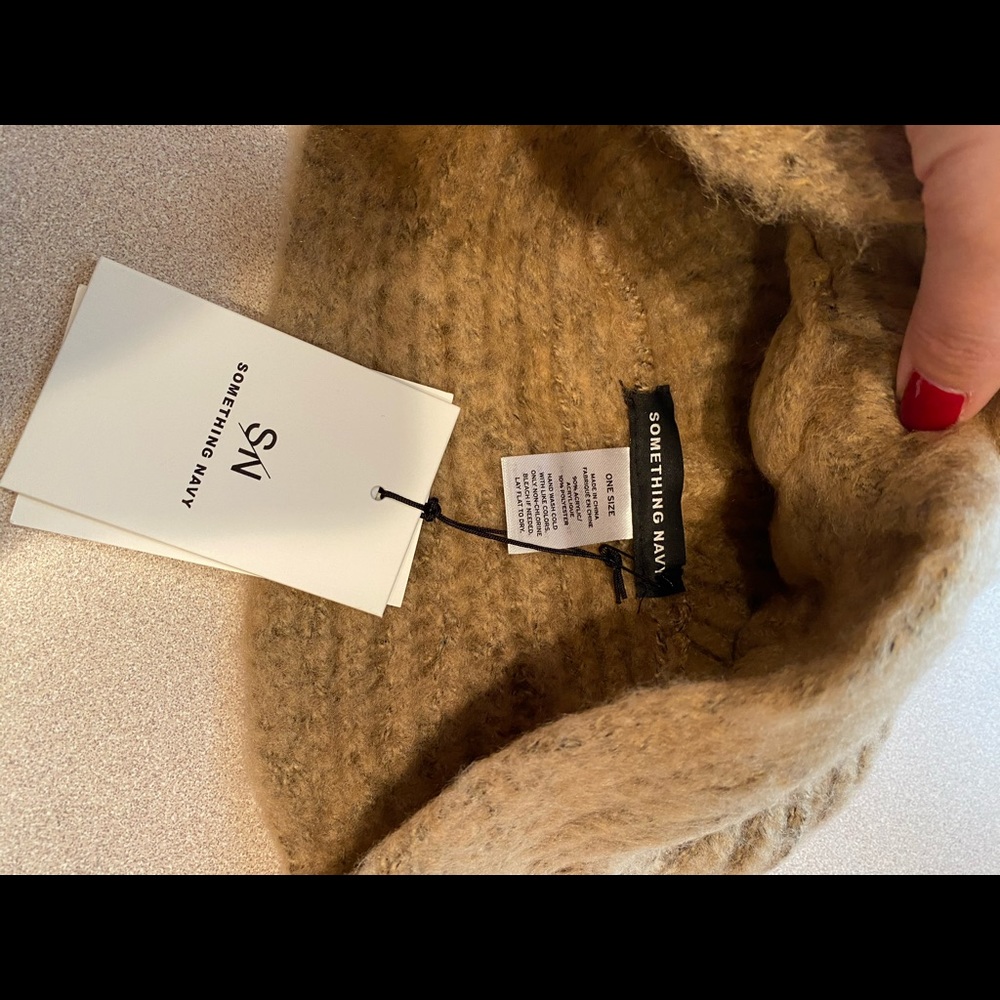 Winter hat - Picture 3 of 3